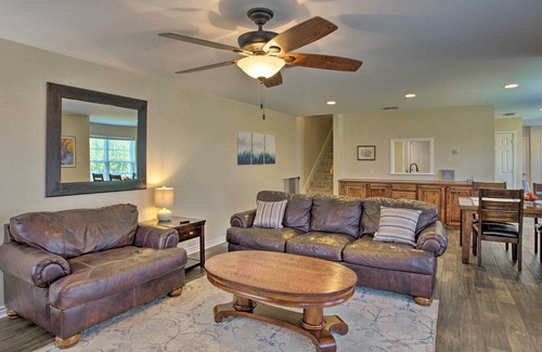 Longview Casa | Longview Family Home w/ Private Yard, Deck & Grill