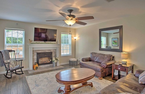 Longview Casa | Longview Family Home w/ Private Yard, Deck & Grill