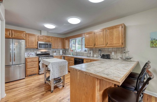 Hayesville Casa | Longview - Woodburninng Fireplace - Outdoor firepit