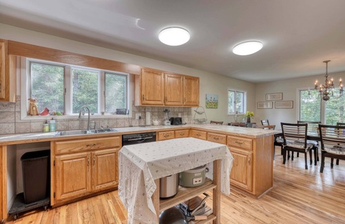 Hayesville Casa | Longview - Woodburninng Fireplace - Outdoor firepit