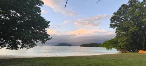 Hog Harbour Casa | Lonnoc ocean view beach bungalows