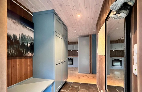 Svingvoll Casa | Look forward to a fantastic view of the mountains from this comfortable vacation home.