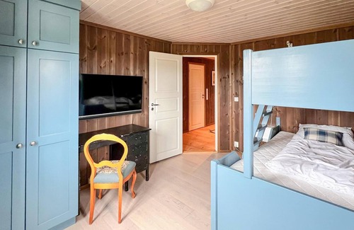Svingvoll Casa | Look forward to a fantastic view of the mountains from this comfortable vacation home.