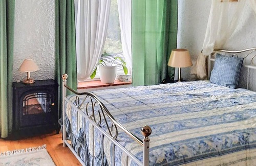 Ustka Casa | Look forward to a wonderful family vacation in this spacious vacation home with shared outdoor pool