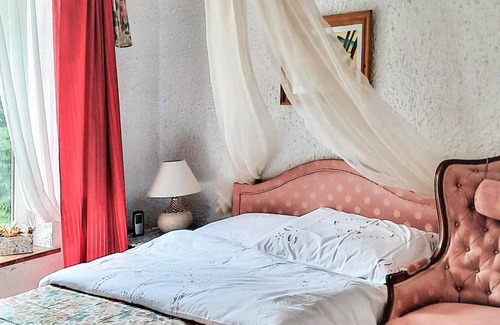 Ustka Casa | Look forward to a wonderful family vacation in this spacious vacation home with shared outdoor pool