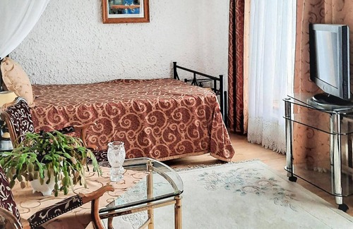 Ustka Casa | Look forward to a wonderful family vacation in this spacious vacation home with shared outdoor pool