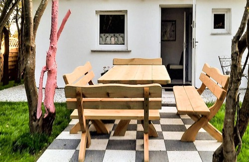 Ustka Casa | Look forward to a wonderful family vacation in this vacation home with shared outdoor pool