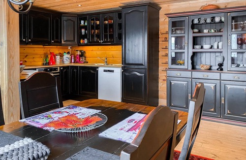 Bjorli Casa | Look forward to this comfortable vacation home with outdoor jacuzzi and sauna.
