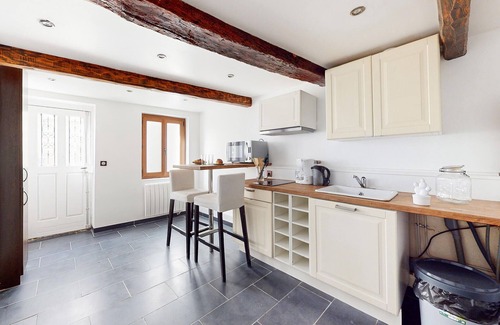 Meaux Casa | Look forward to this very well located house in the heart of the historic city center of Meaux.