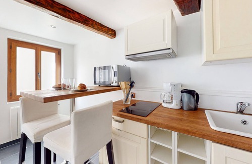Meaux Casa | Look forward to this very well located house in the heart of the historic city center of Meaux.