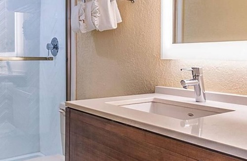 Miami Springs Hotel | Look No Further! 3 Classy Units, On-site Pool, Short Drive to Marlins Park!