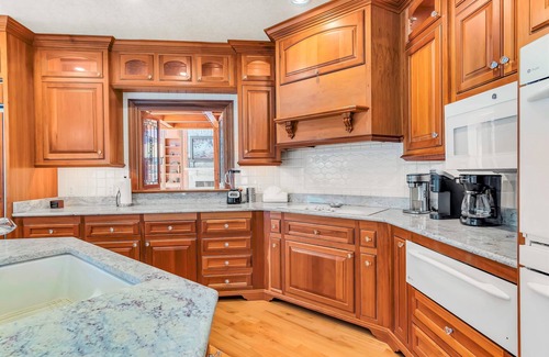 Blue Eye Casa | Look no further for your own private oasis on Table Rock Lake!