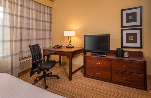 Durham Hotel | Look No Further! One Bedroom Suite, Pets Welcome, Close to Herndon Hills Farm