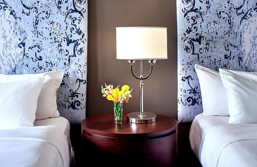 West Plaza Hotel | Look No Further! Pool, Pets Allowed, Close to Nelson-Atkins Museum of Art!