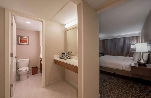 Buford Highway Casa | Best Value, Quality Stay! Outdoor Swimming Pool, Free Parking!