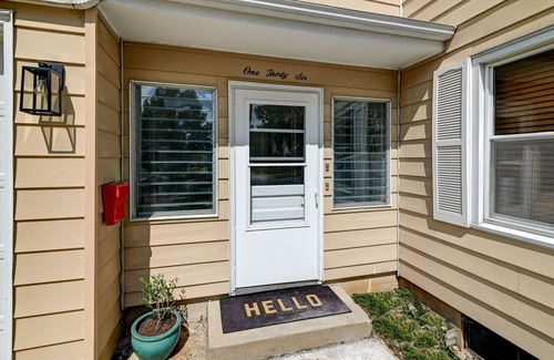 Verona Apartamento | Look out at the treetops at the cozy Paoli Nest. Near Epic Systems and Madison.