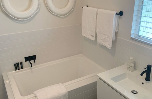 Middleton Casa | Looking for perfect surf get away? Great beach location!