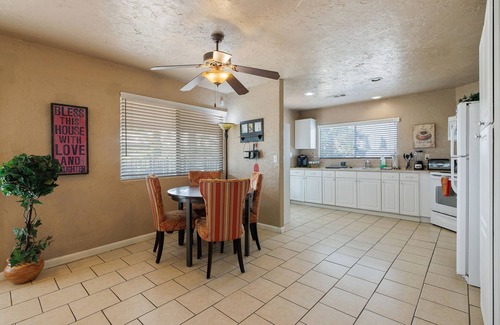 Tulare Casa | Lookout Landing! Loft Porch