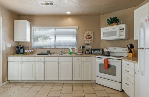 Tulare Casa | Lookout Landing! Loft Porch