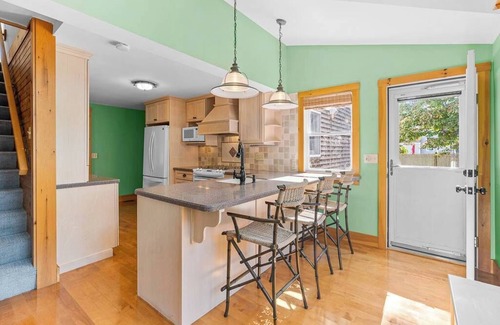 Falmouth Heights Casa | Lookout Point | 3 BDR Home Steps from Beach!