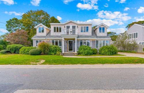 Falmouth Heights Casa | Lookout Point - 3 BDR Home Steps from Beach