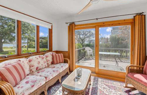 Falmouth Heights Casa | Lookout Point - 3 BDR Home Steps from Beach