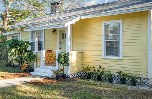 Melbourne Casa | Lookout · Relaxing 2/1 Oasis near River · 9 min to Beach