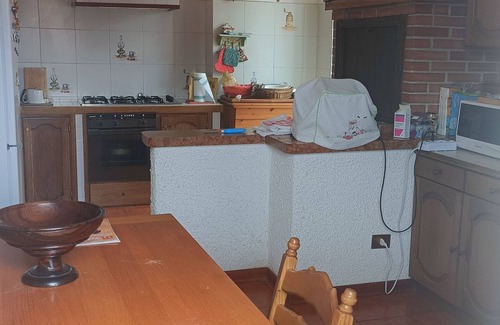 Jenne Villa | MIRA EL VALLE DE ANENE FRENTE A LAS MONTAÑAS DE SIMBRUINI