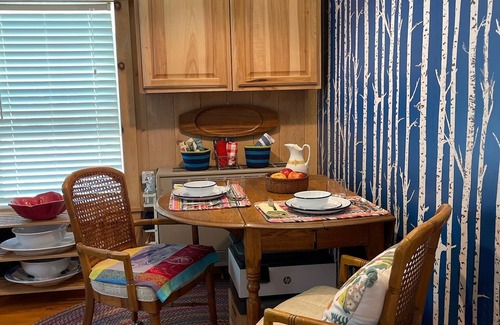 Raymond Cabaña | Loon Call Cottage DIRECTLY ACROSS from Little Sebago Lake With Easy Water Access