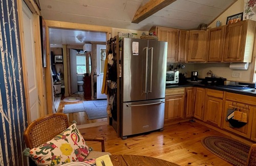 Raymond Cabaña | Loon Call Cottage DIRECTLY ACROSS from Little Sebago Lake With Easy Water Access
