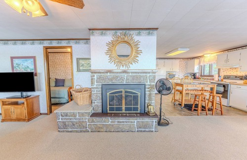 Michigamme Casa | Loon's Cove: Just listed! A Peaceful Autumn Lakeside Retreat