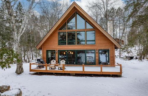 Grand Rapids Casa | Loon Star Lodge - Three Bedroom Log Home