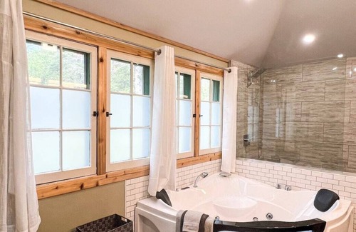 Cheboygan Cabina | Loons Lodge - Lake Huron, sandy beach, sleeps 8