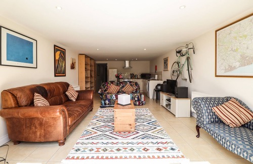 Battle Cabaña | Loose Farm Lodge