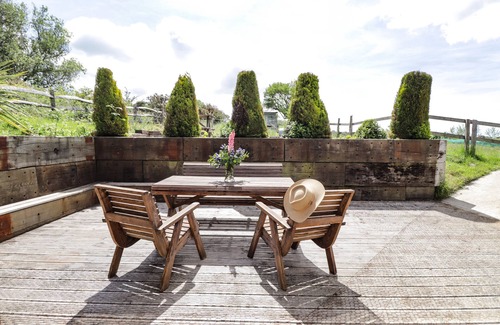 Battle Cabaña | Loose Farm Lodge
