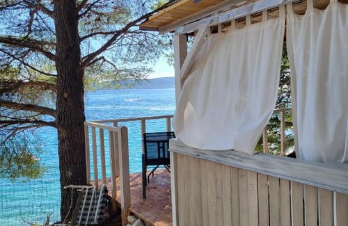Drvenik Otro | LORD Ambassador - mobile home & terrace by the sea