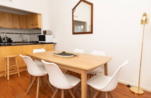 Orange Casa | Lords Cottage | Charming CBD Home, Pet Friendly