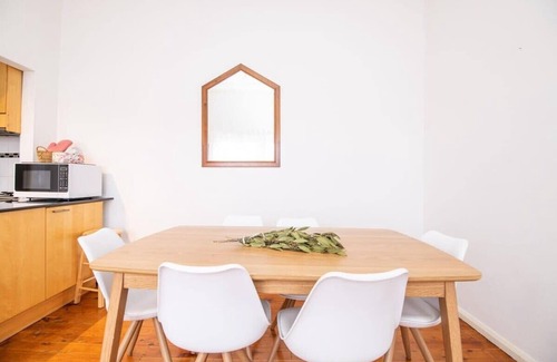 Orange Casa | Lords Cottage | Charming CBD Home, Pet Friendly