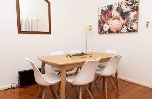 Orange Casa | Lords Cottage - Charming CBD Home, Pets Allowed