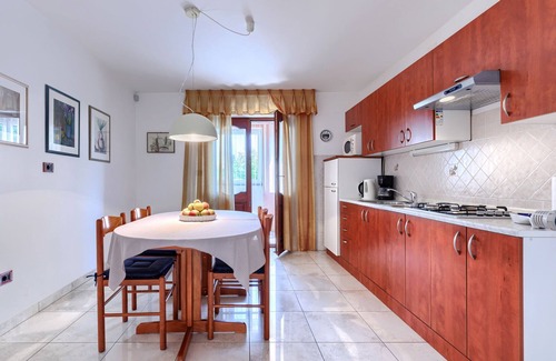Vinkuran Apartamento | Lorenzin by Interhome