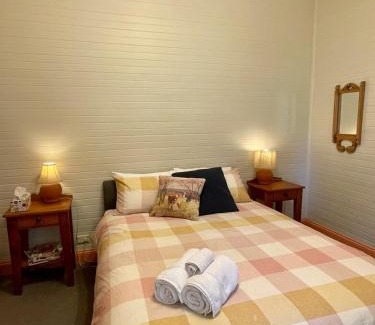 Brookfield Casa | Loretta- a rustic country cottage