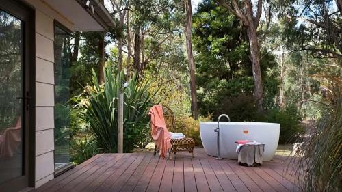Wheatsheaf Casa | Lorien - Retreat + Outdoor Bathtub + Pets Welcome