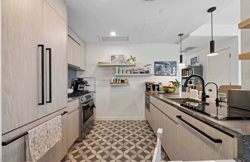Greenpoint Condominio | Lorimer Court by Rove | PH w/Terrace & Shared Gym
