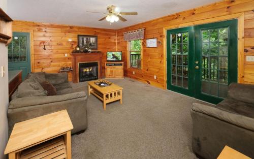 Sevierville Villa | Lorin Aleah