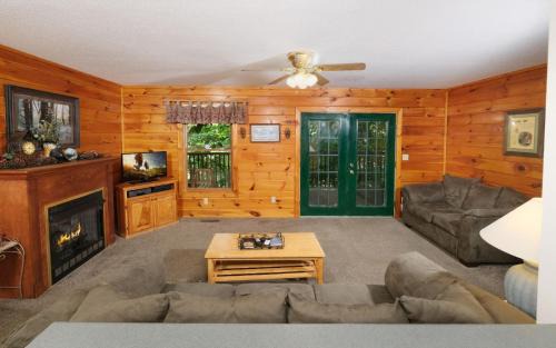 Sevierville Villa | Lorin Aleah