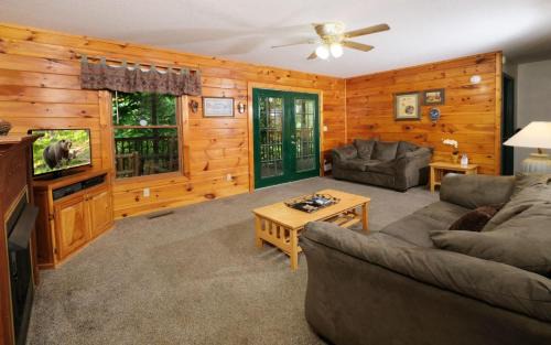 Sevierville Villa | Lorin Aleah