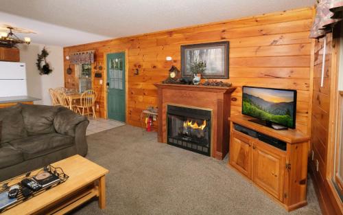 Sevierville Villa | Lorin Aleah