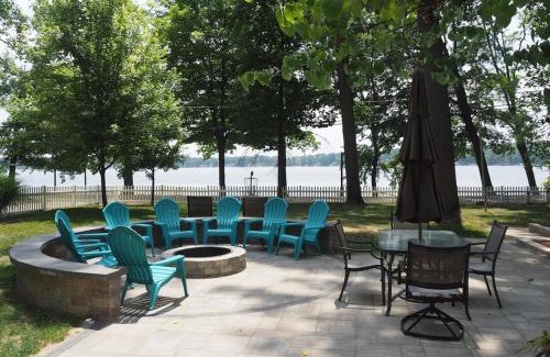 Sister Lakes Casa | Lorlee - A Large And Luxurious Lakefront Cottage!