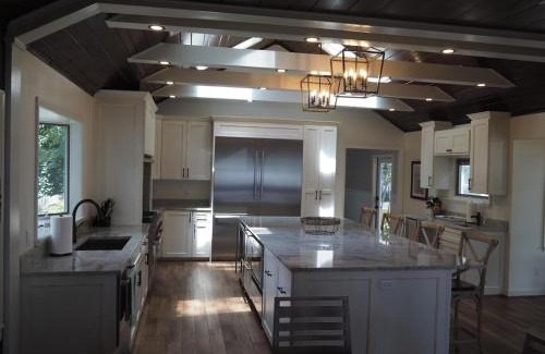 Sister Lakes Casa | Lorlee - A Large And Luxurious Lakefront Cottage!