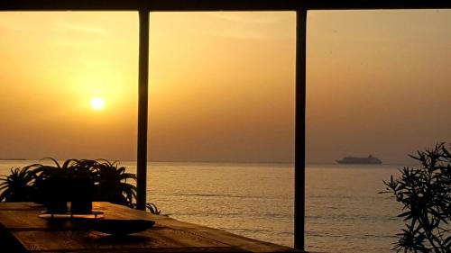 Playa Honda Villa | Loro Verde